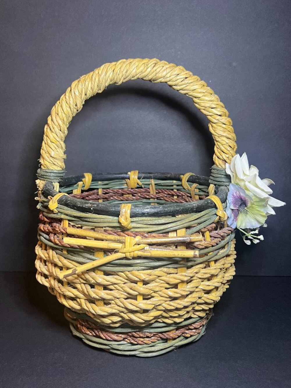 Rustic Farmhouse Style Multicolor Decorative Woven Wicker Basket w/ Handle 11.5"